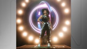 Lauana Prado, dona do álbum &quot;Raiz&quot;, mede 1,68m e tem 34 anos