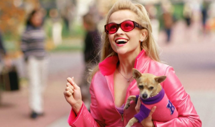 "Elle": Reese Witherspoon dá detalhes sobre série de "Legalmente Loira"