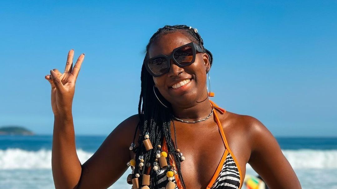 Leidy Elin, do BBB 24, foi à praia no domingo (21)
