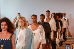 Lilly Sarti abre 2º dia de SPFW