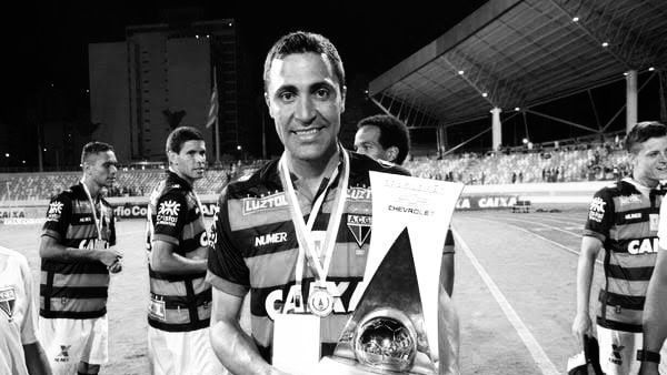 Ex-zagueiro Lino, ídolo do Atlético-GO, morreu aos 39 anos, vítima de infarto