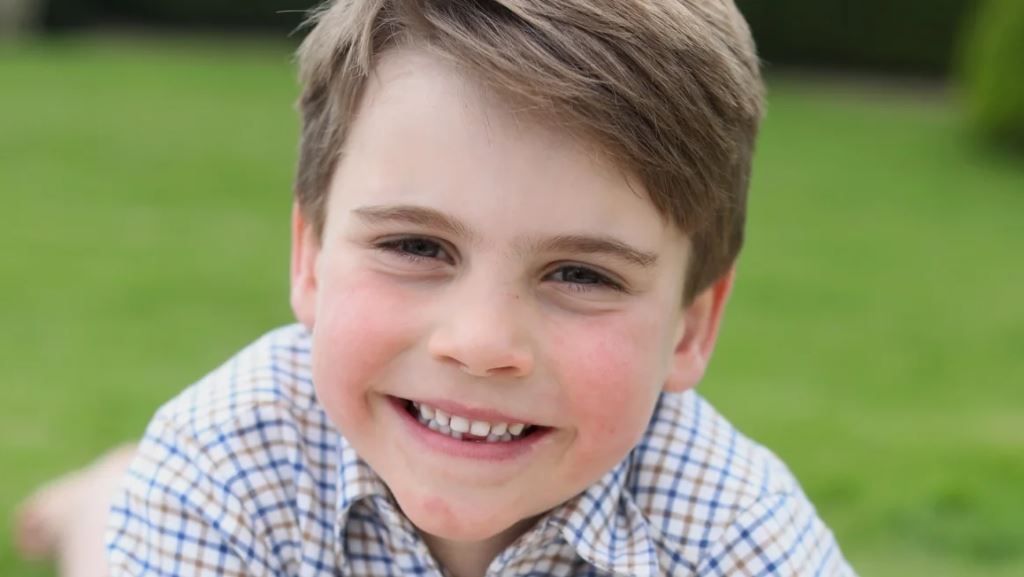 William e Kate divulgam foto do príncipe Louis para marcar aniversário de 6 anos | CNN Brasil