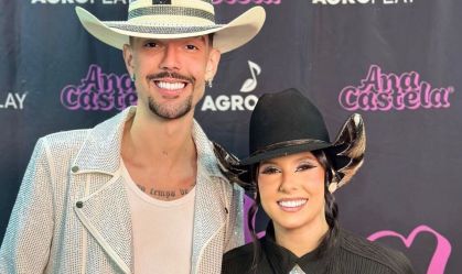 Cantor Luan Pereira ao lado da cantora Ana Castela nos bastidores do ExpoLondrina