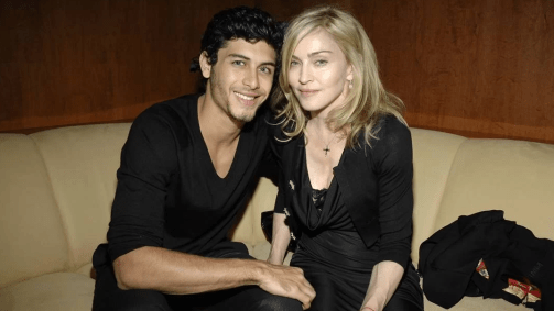 Enquanto estavam juntos, em 2009, o modelo fez uma aparição no clipe de “Celebration”, interpretando um DJ