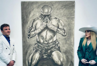 Madonna prestigia exposição de arte do filho; veja fotos