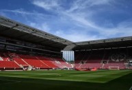 Bomba não detonada da 2ª Guerra Mundial é encontrada em estádio