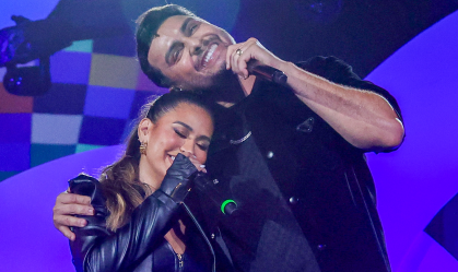 Simone Mendes cantou com Mano Walter na gravação de seu DVD em Boituva, no interior de São Paulo