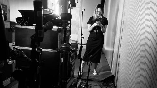 Mari Palma nos bastidores de um evento com a participação dela