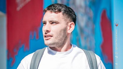 Martinez, ex-América, se apresenta ao Fortaleza no centro de treinamento do clube