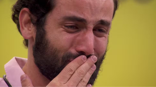 Matteus se emociona ao ver cãozinho no Recado do Anjo