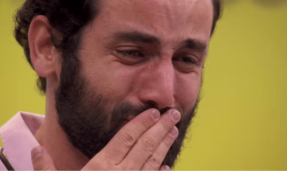 Matteus se emociona ao ver cãozinho no Recado do Anjo