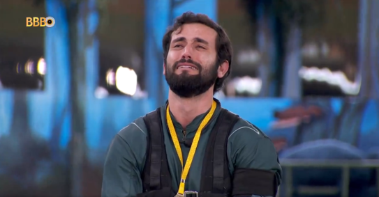 Matteus se emocionou após ganhar a última Prova do Líder do BBB 24