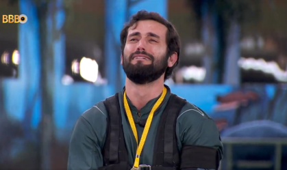 Matteus se emocionou após ganhar a última Prova do Líder do BBB 24
