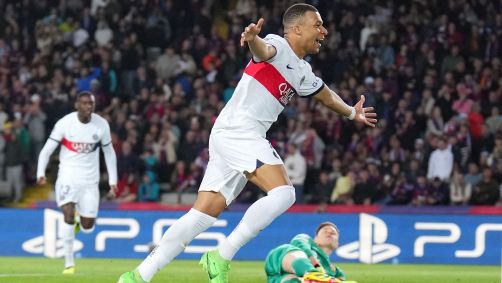 Mbappé comemora o quarto gol do PSG sobre o Barcelona
