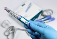 Ozempic pode reduzir uso abusivo de álcool, sugere novo estudo
