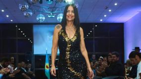 Alejandra Rodrígues desfila com um vestido brilhoso para vencer o Miss Universo Buenos Aires