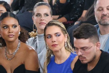 Famosos prestigiam o desfile da Martins, na SPFW N57, no shopping JK Iguatemi, em São Paulo. Na plateia, Monique Alfradique