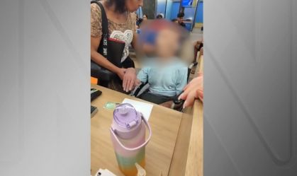 Mulher leva morto em cadeira de rodas ao banco e tenta sacar empréstimo de R$ 17 mil no RJ