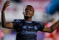 Imortal: Grêmio vence Estudiantes com um a menos e segue vivo na Libertadores