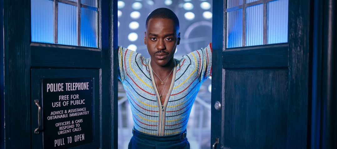 Ncuti Gatwa, de "Sex Education", é o primeiro protagonista negro de "Doctor Who" / Divulgação/Disney+