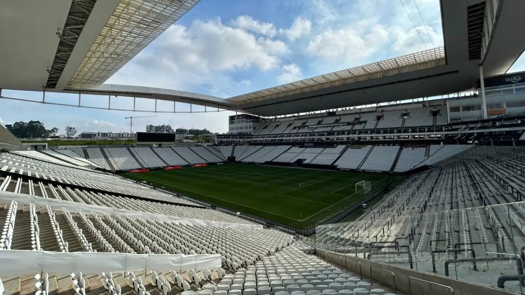 Naming rights e refinanciamento: Corinthians busca acordo com a Caixa para quitar a Arena