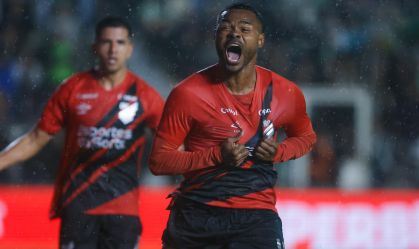 Em reestreia, Nikão garante empate do Athletico-PR com Juventude fora de casa