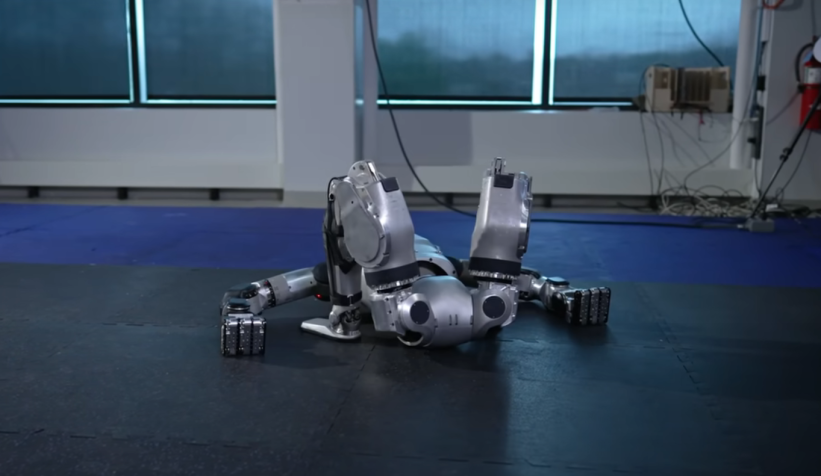 Novo robô Atlas, da Boston Dynamics, exibe suas habilidades de "contorcionismo" (crédito: Reprodução)