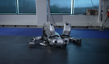 Veja novo robô da Boston Dynamics fazer contorcionismos dignos de "O Exorcista"