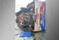 Acidente com ônibus escolar em Paulínia (SP) deixa 15 pessoas feridas