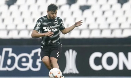 Óscar Romero durante atividade do Botafogo no Nilton Santos