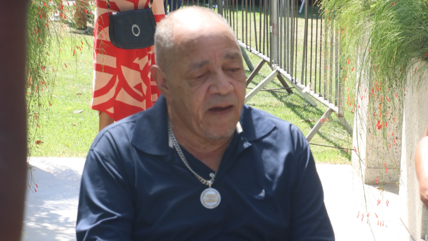 Bira Haway, pai de Anderson Leonardo, esteve presente no velório / Rogerio Fidalgo/Agnews