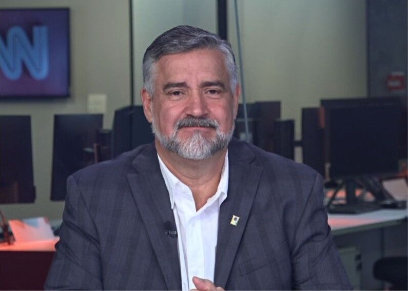 Paulo Pimenta em entrevista à CNN