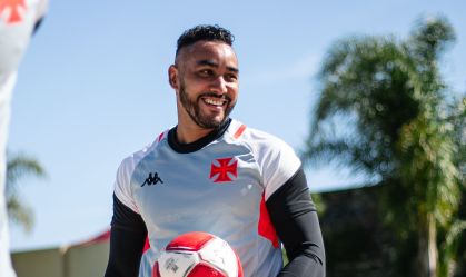 Payet marca gol de letra durante treino pelo Vasco; confira