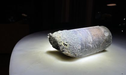 Pedaço da carga liberada da Estação Espacial Internacional quando trocou suas baterias