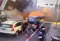 Vídeo: veja momento em que terremoto de Taiwan faz prédio desabar em rua movimentada