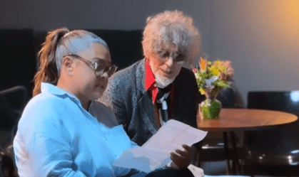 Preta Gil aparece em estúdio gravando música com os Titãs