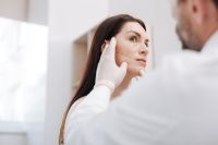 "Não quero que percebam que fiz algo": médica explica nova era da estética