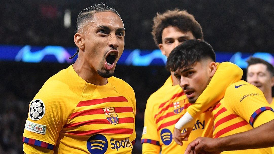 Raphinha e Pedri protagonizaram belo gol em PSG x Barcelona