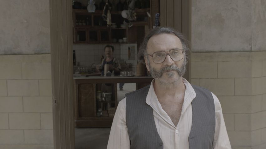 Rachid (Almir Sater) se recusará a entregar carta de Marianinha / Divulgação/ Globo