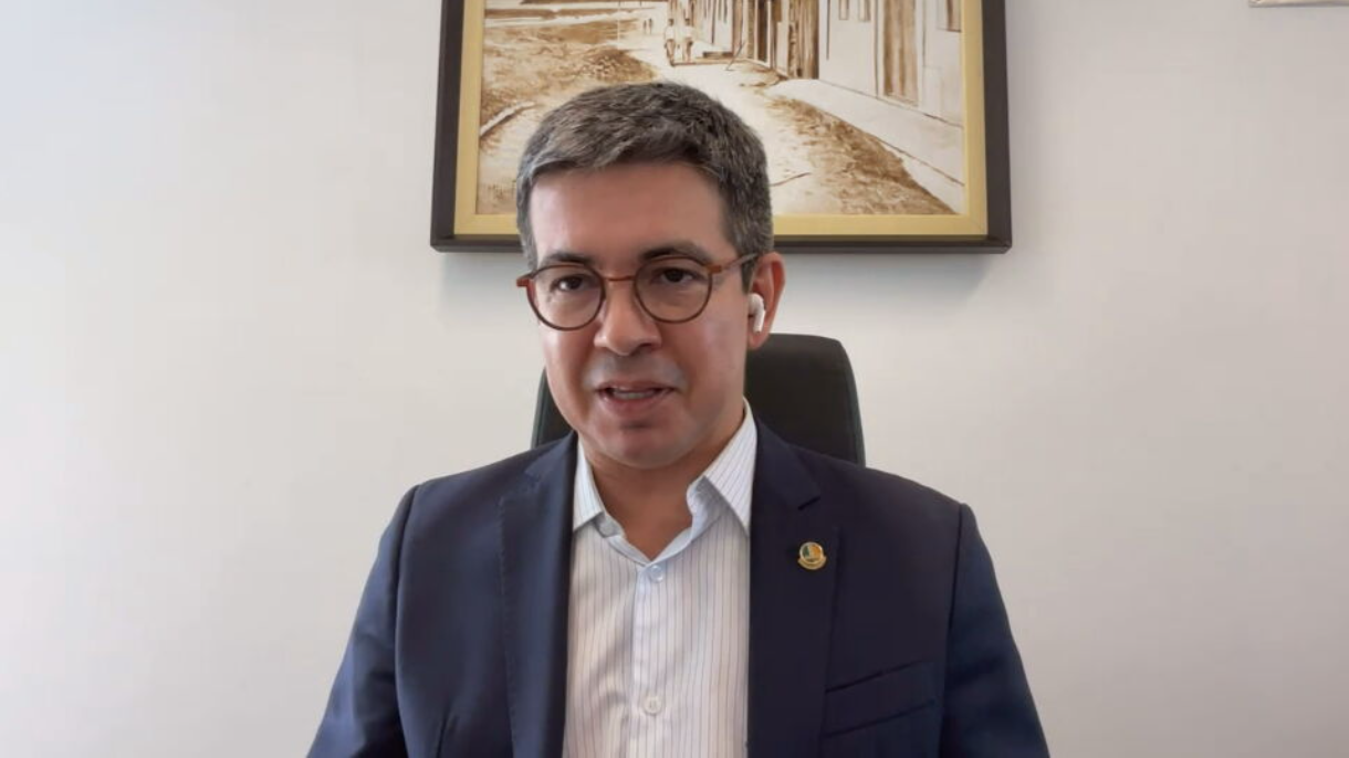 Randolfe Rodrigues em entrevista à CNN