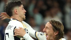 Modric celebra com Valverde o golaço do uruguaio que definiu o empate