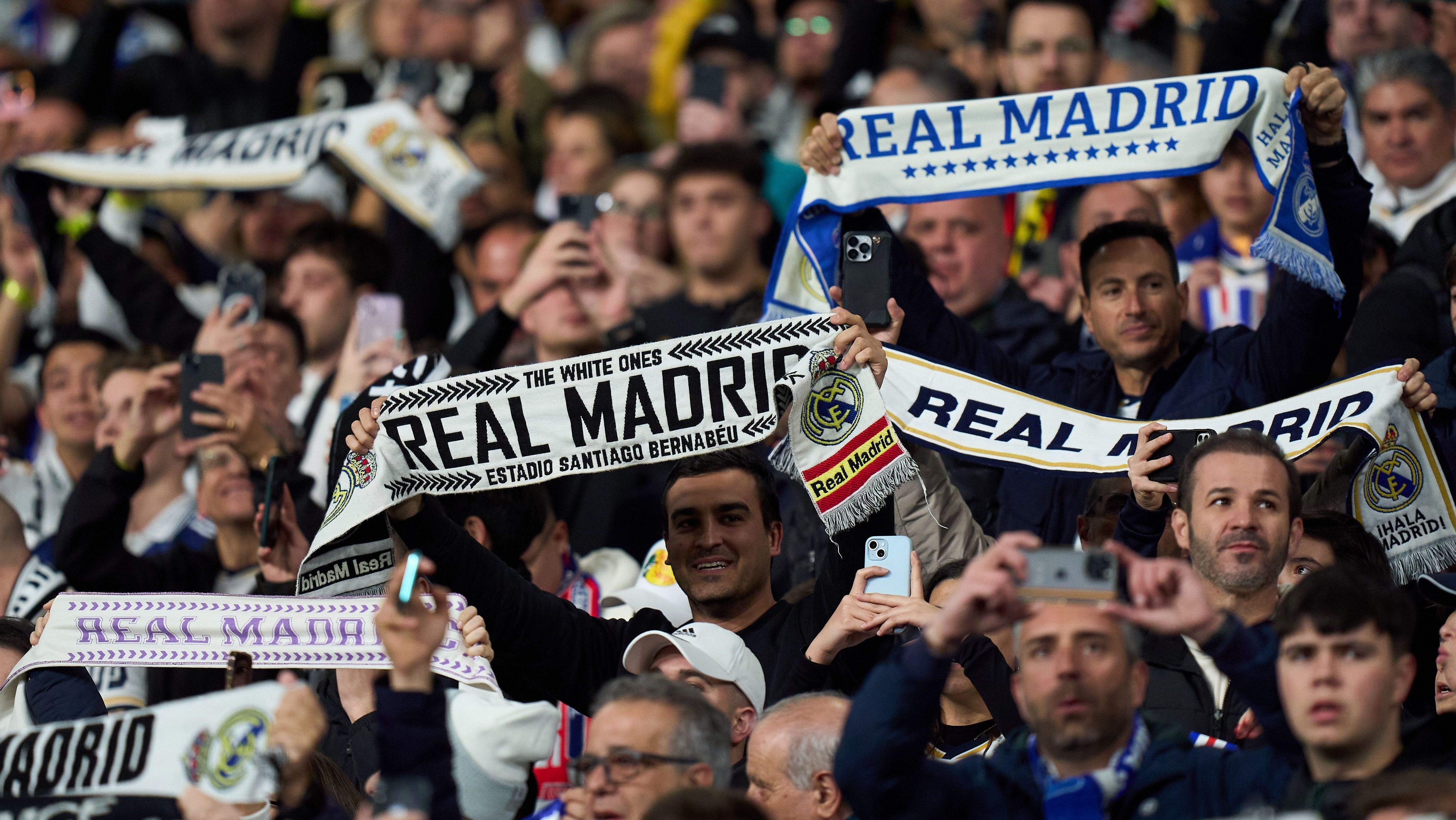 Torcedores do Real Madrid durante o jogo contra o RB Leipzig, pela Champions