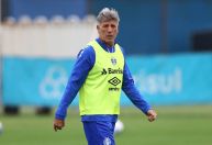 Sem acordo com Renato Gaúcho, Vasco volta ao mercado em busca de treinador