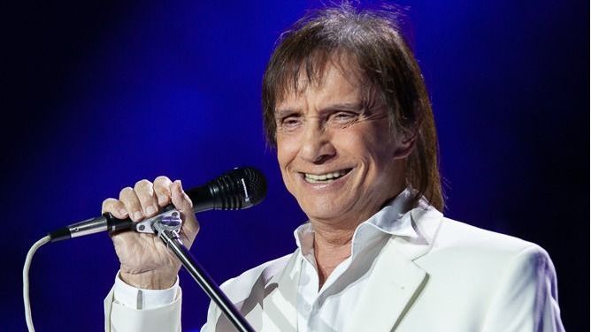 Roberto Carlos adia show por motivos de saúde | CNN Brasil