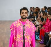 Famosos prestigiam o desfile da Martins, na SPFW N57, no shopping JK Iguatemi, em São Paulo. Na passarela Rodrigo Simas