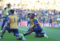 Com grades arremessadas, jogo da Libertadores na Argentina tem briga de torcidas; veja