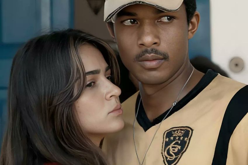 Sandra (Giullia Buscacio) e João Pedro (Juan Paiva) lutarão por casamento em "Renascer" / Reprodução/Globoplay