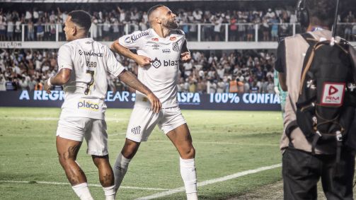 Guilherme e Otero comemoram o gol do Santos sobre o Palmeiras