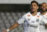 Santos estreia na Série B com vitória sobre o Paysandu em casa, mas sem torcida