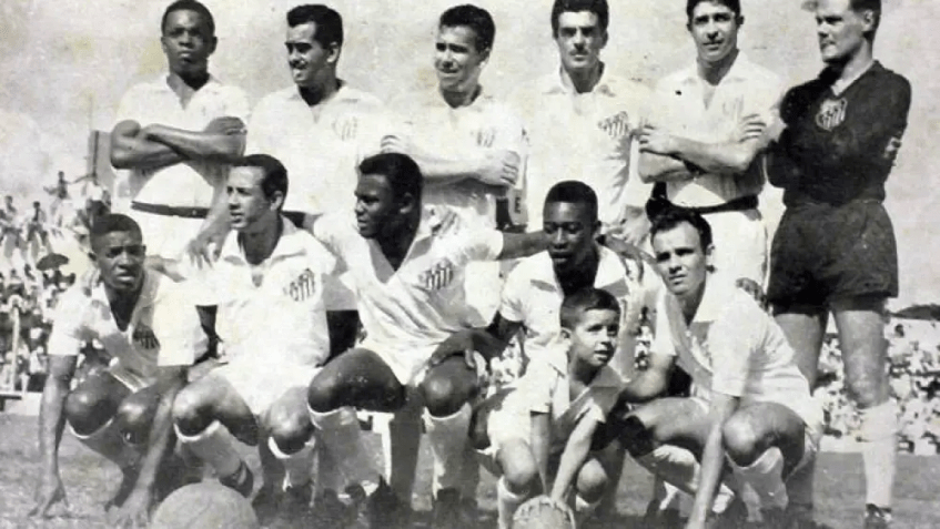 Santos, liderado por Pelé, foi campeão brasileiro cinco vezes seguidas / Reprodução/Santos